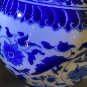 Een Chinese blauw-witte flesvormige vaas in Transitie-stijl, Kangxi — foto 18