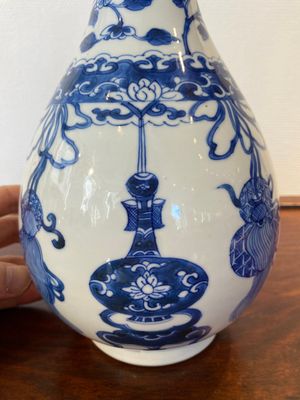 Een Chinese blauw-witte flesvormige vaas, Kangxi — foto 5
