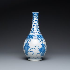 Een Chinese blauw-witte flesvormige vaas, Kangxi — foto 2
