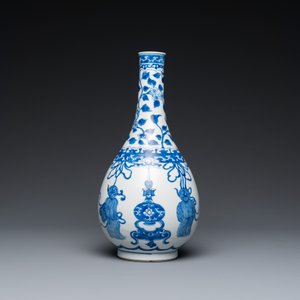 Een Chinese blauw-witte flesvormige vaas, Kangxi — foto 3
