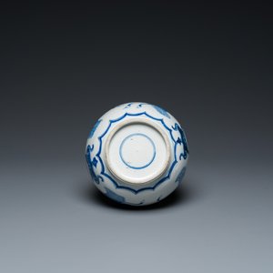 Een Chinese blauw-witte flesvormige vaas, Kangxi — foto 6