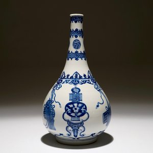 Een Chinese blauw-witte flesvormige vaas, Kangxi — foto 1
