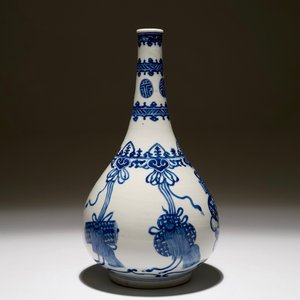 Een Chinese blauw-witte flesvormige vaas, Kangxi — foto 4