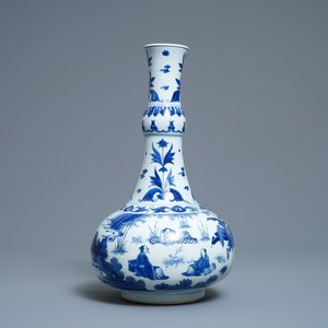 Een Chinese blauw-witte flesvormige vaas met figuratief decor, Transitie periode — foto 1
