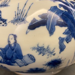 Een Chinese blauw-witte flesvormige vaas met figuratief decor, Transitie periode — foto 15
