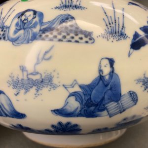 Een Chinese blauw-witte flesvormige vaas met figuratief decor, Transitie periode — foto 16