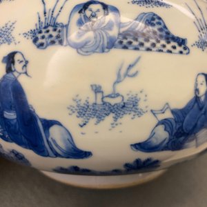 Een Chinese blauw-witte flesvormige vaas met figuratief decor, Transitie periode — foto 17