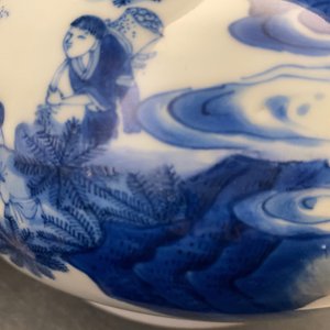 Een Chinese blauw-witte flesvormige vaas met figuratief decor, Transitie periode — foto 24