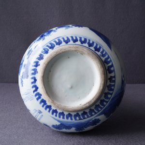 Een Chinese blauw-witte flesvormige vaas met figuratief decor, Transitie periode — foto 29