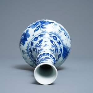 Een Chinese blauw-witte flesvormige vaas met figuratief decor, Transitie periode — foto 5