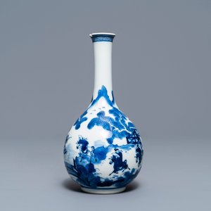 Een Chinese blauw-witte flesvormige vaas met figuren in een landschap, Kangxi — foto 4