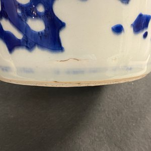 Een Chinese blauw-witte flesvormige vaas met floraal decor, Transitie periode — foto 14