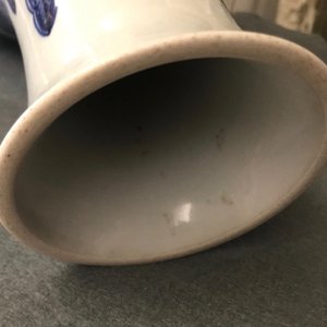 Een Chinese blauw-witte flesvormige vaas met pioenslingers, Qianlong — foto 8