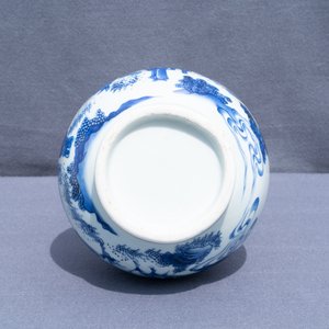 Een Chinese blauw-witte flesvormige vaas, Transitie periode — foto 15