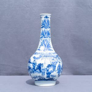 Een Chinese blauw-witte flesvormige vaas, Transitie periode — foto 13