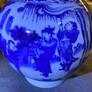 Een Chinese blauw-witte flesvormige vaas, Transitie periode — foto 14
