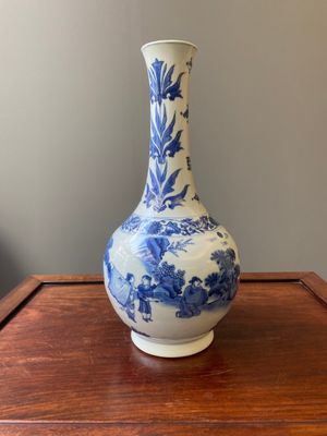 Een Chinese blauw-witte flesvormige vaas, Transitie periode — foto 2