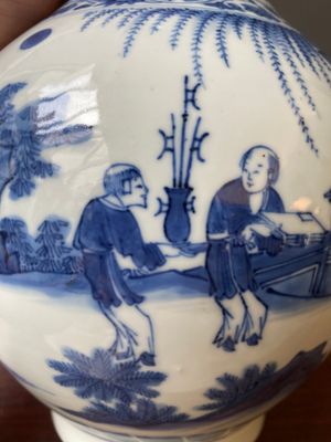 Een Chinese blauw-witte flesvormige vaas, Transitie periode — foto 14