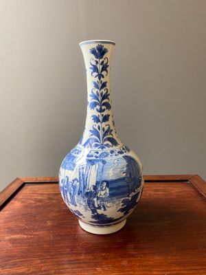 Een Chinese blauw-witte flesvormige vaas, Transitie periode — foto 2