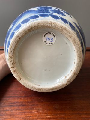 Een Chinese blauw-witte flesvormige vaas, Transitie periode — foto 6
