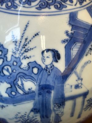 Een Chinese blauw-witte flesvormige vaas, Transitie periode — foto 7