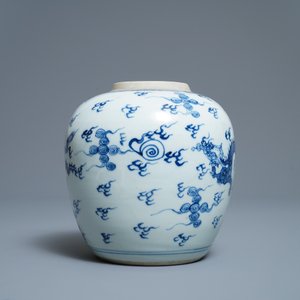 Een Chinese blauw-witte gemberpot met een draak en een feniks, Kangxi — foto 4