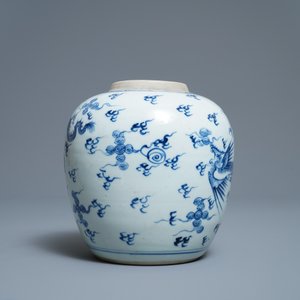 Een Chinese blauw-witte gemberpot met een draak en een feniks, Kangxi — foto 6