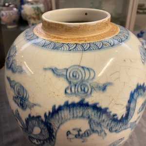 Een Chinese blauw-witte gemberpot met een draak en een feniks, Yongzheng — foto 16