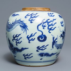 Een Chinese blauw-witte gemberpot met een draak, Kangxi — foto 4