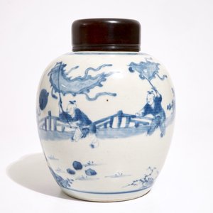 Een Chinese blauw-witte gemberpot met spelende zotjes, Kangxi — foto 4