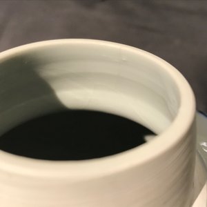 Een Chinese blauw-witte gemberpot met verguld deksel, Jiajing merk, Kangxi — foto 17
