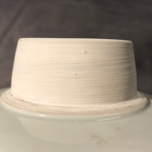 Een Chinese blauw-witte gemberpot met verguld deksel, Jiajing merk, Kangxi — foto 19