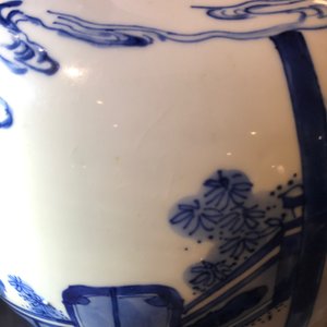 Een Chinese blauw-witte gemberpot met verguld deksel, Jiajing merk, Kangxi — foto 20