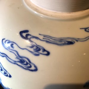 Een Chinese blauw-witte gemberpot met verguld deksel, Jiajing merk, Kangxi — foto 21