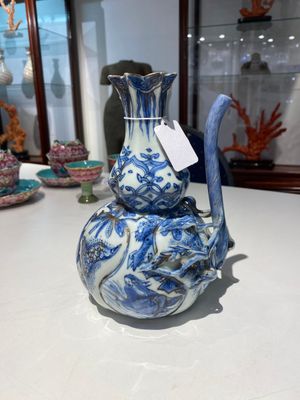 Een Chinese blauw-witte 'granaatappel' kendi met goudophoging, Wanli — foto 3