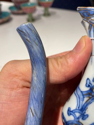 Een Chinese blauw-witte 'granaatappel' kendi met goudophoging, Wanli — foto 14