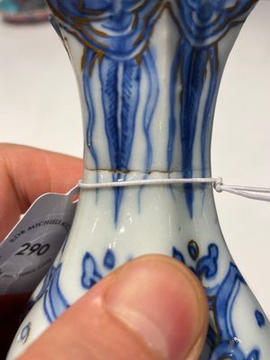 Een Chinese blauw-witte 'granaatappel' kendi met goudophoging, Wanli — foto 18