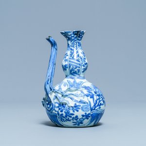 Een Chinese blauw-witte 'granaatappel' kendi, Wanli — foto 1