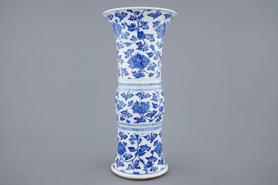 Een Chinese blauw-witte gu bekervaas met lotus scrolls, Kangxi