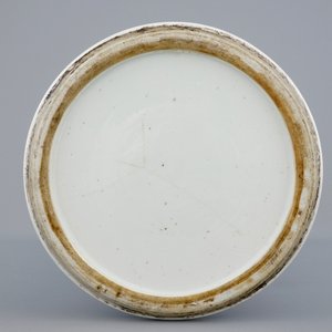 Een Chinese blauw-witte gu bekervaas met lotus scrolls, Kangxi — foto 6