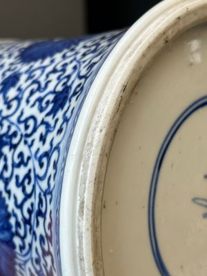 Een Chinese blauw-witte 'gu' vaas met chrysantslingers, Kangxi — foto 10