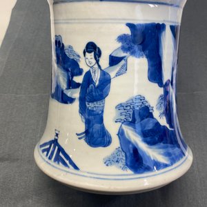 Een Chinese blauw-witte 'gu' vaas met onsterfelijken, Kangxi — foto 20