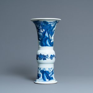 Een Chinese blauw-witte 'gu' vaas met ruiters te paard, Kangxi — foto 3