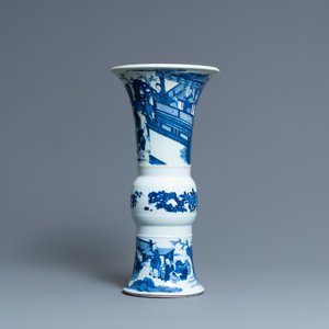 Een Chinese blauw-witte 'gu' vaas met ruiters te paard, Kangxi — foto 4