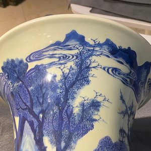 Een Chinese blauw-witte 'gu' vaas met ruiters te paard, Kangxi — foto 10