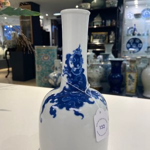 Een Chinese blauw-witte hamervormige 'feniks' vaas, Kangxi merk, 19/20e eeuw — foto 19