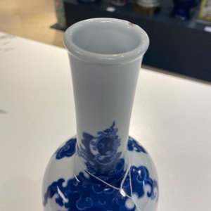 Een Chinese blauw-witte hamervormige 'feniks' vaas, Kangxi merk, 19/20e eeuw — foto 20