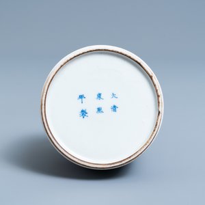 Een Chinese blauw-witte hamervormige 'feniks' vaas, Kangxi merk, 19/20e eeuw — foto 6