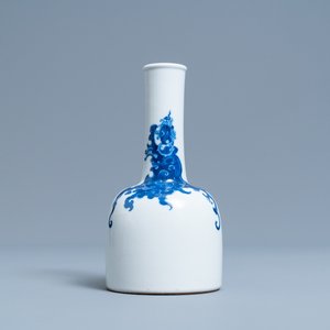 Een Chinese blauw-witte hamervormige 'feniks' vaas, Kangxi merk, 19/20e eeuw — foto 1