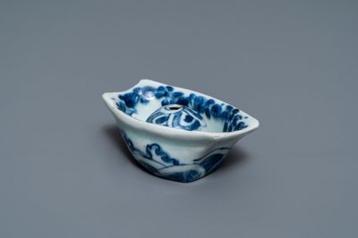 Een Chinese blauw-witte ‘Hansje in de kelder’ kop, Transitie periode